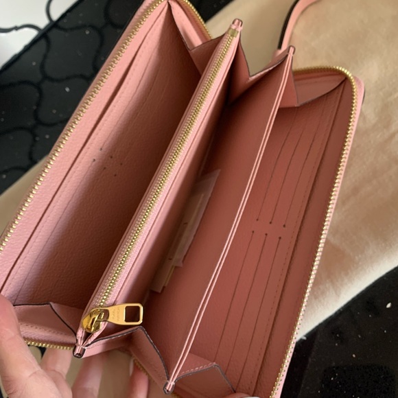 Sold Rare Louis Vuitton Rose Ballerine Zippy - Picture 5 of 13